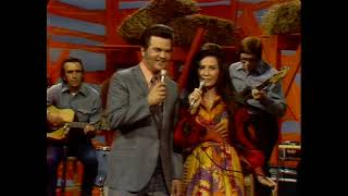 Loretta Lynn   Conway Twitty   Pickin' Wild Mountain Berries   Hee Haw 1971