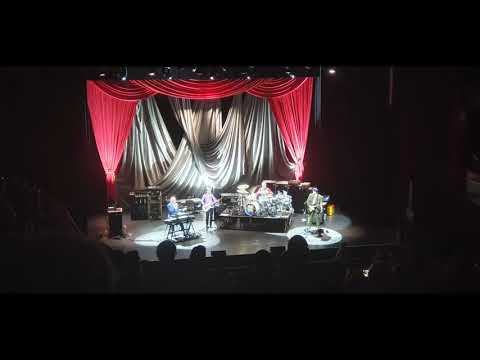 Joe Jackson   Four Decade Tour Olympia Paris Is she really going out with him ?