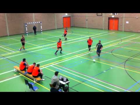 Training Oranje Blauw’15 dinsdag 1 december 2015 sporthal De Wieë Posterholt.