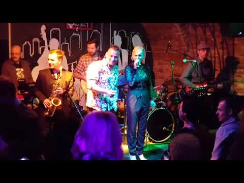 Bestiák Show Band | Miss Bee & Bebe