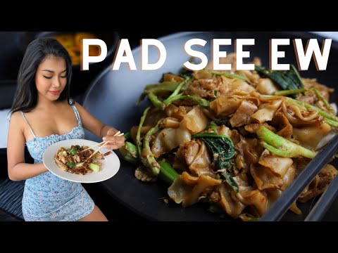 How To Cook Pad See Ew Chicken - Thai Street food | Thai food recipe Thai noodle stir-fry chicken.