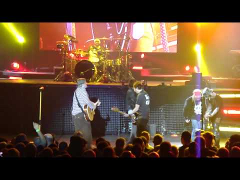 Guns and Roses - Liquor and Whores (live) in Phoenix, AZ 12-27-11 @ Comerica Theater
