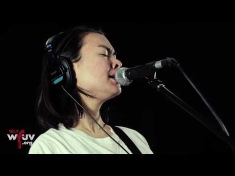 Mitski - "I Bet on Losing Dogs" (Live at WFUV)