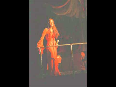 Jana Stelley als Julia