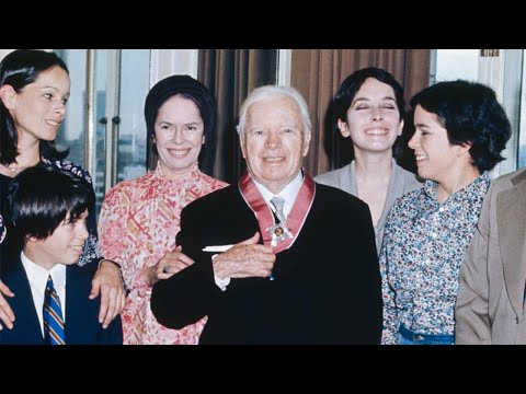 Legend Charlie Chaplin With His 4th Wife, and Children | Parents, Brother, All Family Members