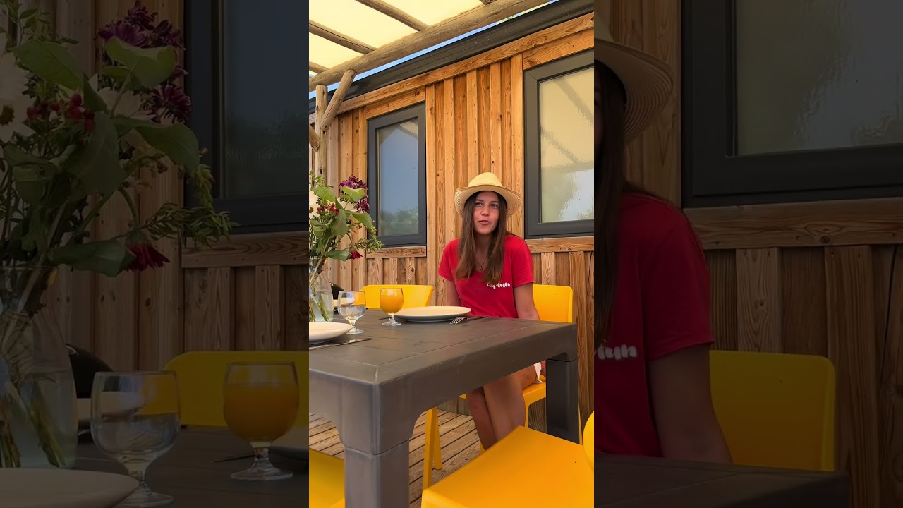 Ce mobil-home a TOUT : jacuzzi priv�, 3 chambres et aire de jeux !
