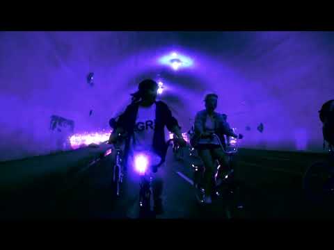 Le Corps Mince de Françoise - SOMETHING GOLDEN