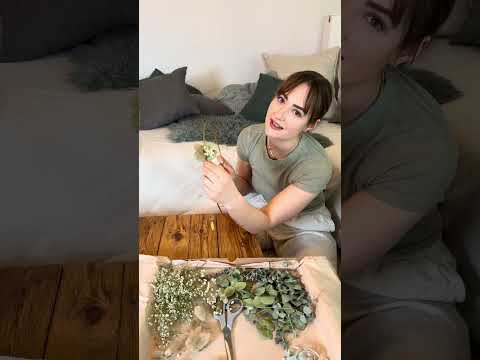 Tutorial video: How to create your own unique dried flower loop! 🌸✨