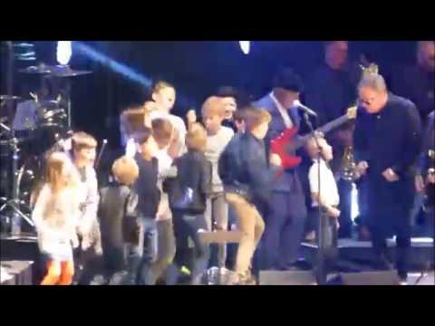 Madness finale Cai skanking with Suggs 2017