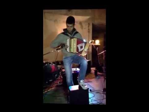 Marco Lai suona organetto diatonico festa San Giovanni Villanova Monteleone