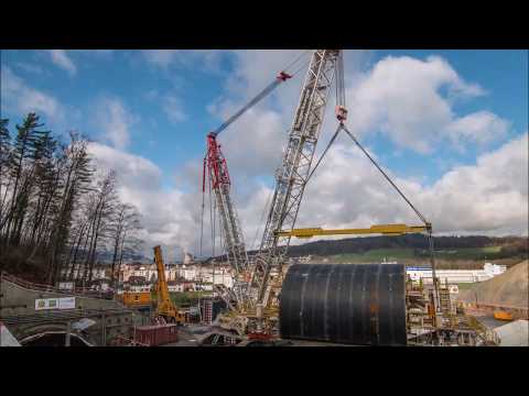 Einheben eines Schalwagens am Eppenbergtunnel