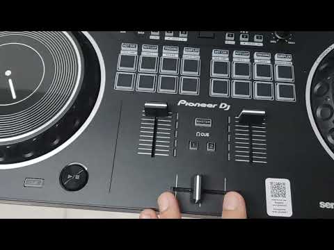 Pioneer DDJ REV1 vs Numark Mixtrack Platinum FX (physical comparison only)