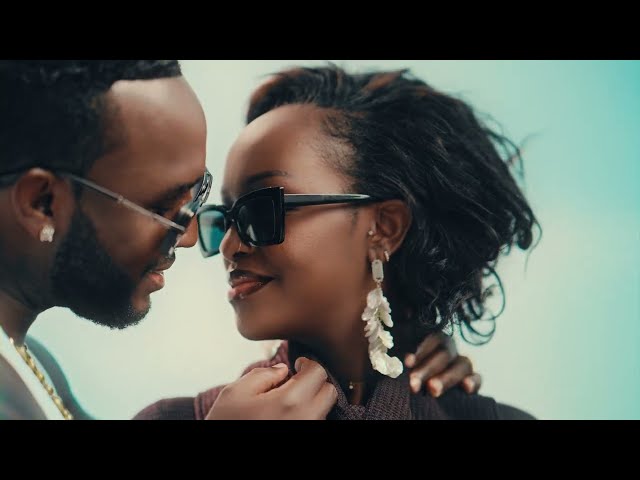 Video zu 'True Love' ansehen