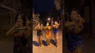 tiktok emak emak komplek pargoy di jalan pake daster [YouTube shorts] #beranda #CapCut #voiceeffects