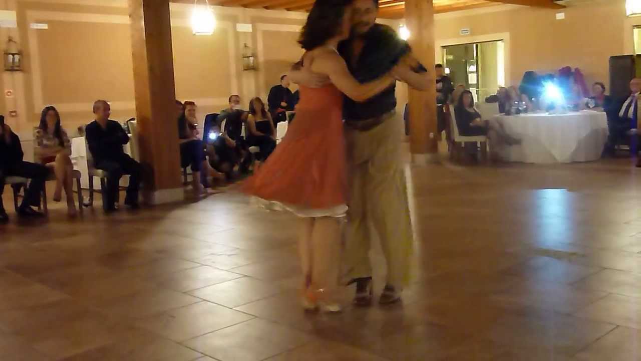 Paula Villarroel y Adrián Luppi -milonga