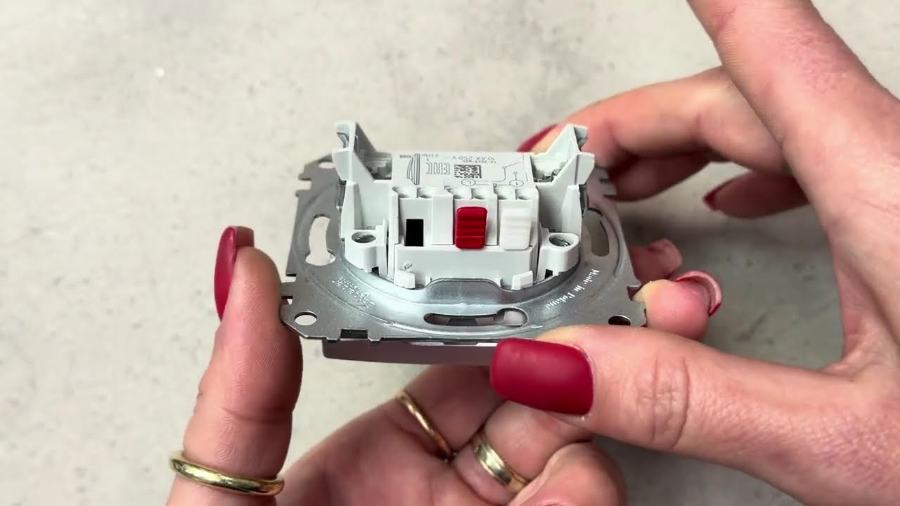 Одноклавишный выключатель SCHNEIDER Sedna Design алюминий SDD113101