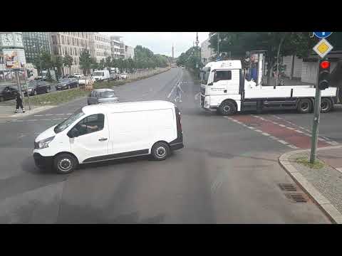 Mit der Bus Line 100  erreicht man Die Sehenswürdigkeiten in Berlin