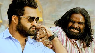 علشان ابن ناس متربي فاكرينه هيخاف منهم ويجري ميعرفوش ان ورا الوش دا موجود ملك الوحوش