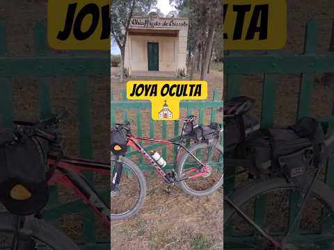 ¡La misteriosa capilla oculta en el campo! ⛪🌾