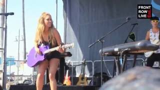 Rachel Platten Performs “Lone Ranger” in Venice Beach