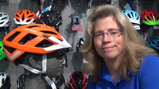 Wie sitzt ein Fahrradhelm richtige auf dem Kopf?