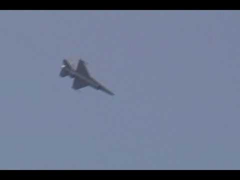 2005 NAS Oceana Airshow - F-16 Viper Demo (Sunday)