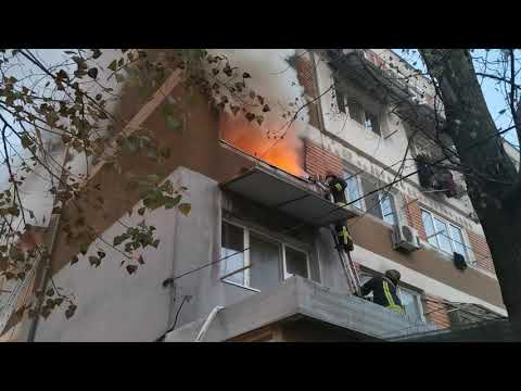 Incendiu puternic la Galați. Două persoane au murit, alte 25 au fost evacuate