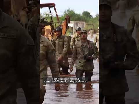 Historic flood emergency prompts rescues in Hawaii