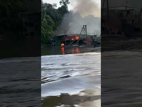 Polícia Federal Explodem Draga de Mineração hoje 04/ 05/26 em Japurá Amazonas