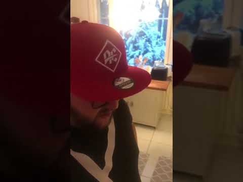 finnish man shows how to make glögi