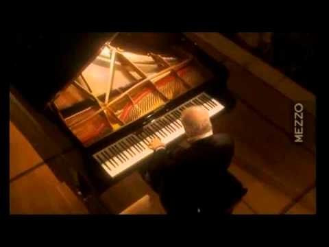 Beethoven Sonata N° 22   Daniel Barenboim