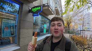 Poland’s AI Store Has a ROBOT That Makes Hotdogs! 🤖🌭 (Żabka Nano Warsaw)