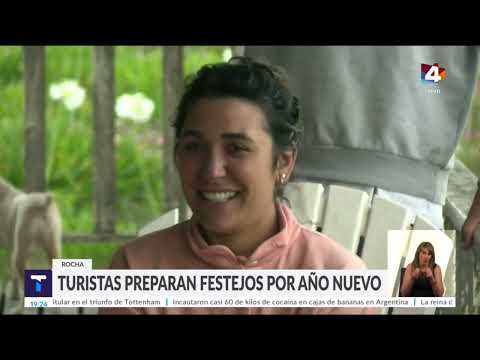 Turistas de Canelones en La Paloma, festejando el inicio del 2024