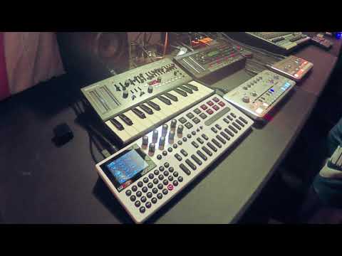 TT-303 SH-01A D-05 TT-606 - Live Techno Jam - 2018-12-13