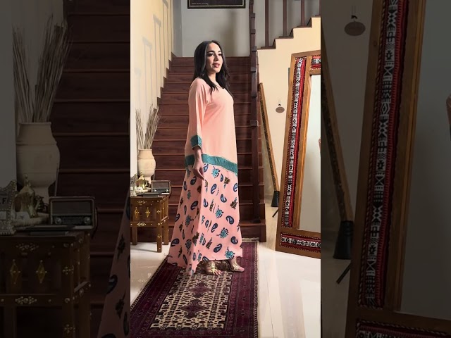 جلابية أنثوية بتفاصيل فيروزية