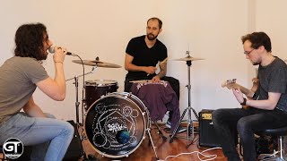 VIDEO: Concert rock într-un salon de tatuaje din Sibiu 2 video