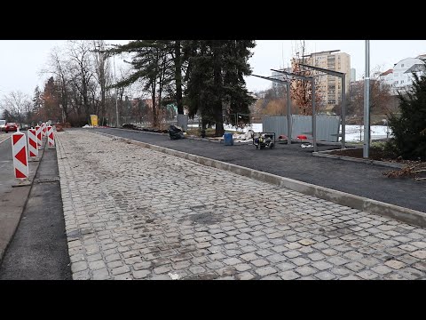 Stavebníci v Příbrami dokončují nový zastávkový záliv a ruší podchod