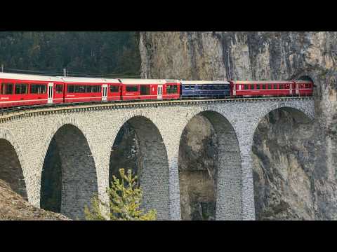 Panorama-Zugfahrt in der Schweiz über das Landwasser-Viadukt (1. Klasse)