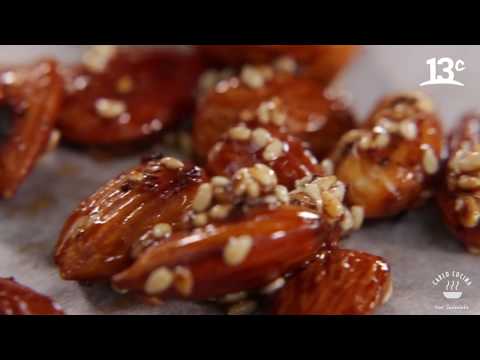 Preparando almendras caramelizadas | Carlo Cocina
