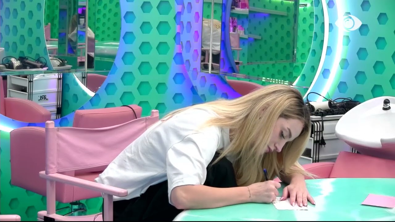 Selin dhe Gimbo përgatisin ftesat e dasmës