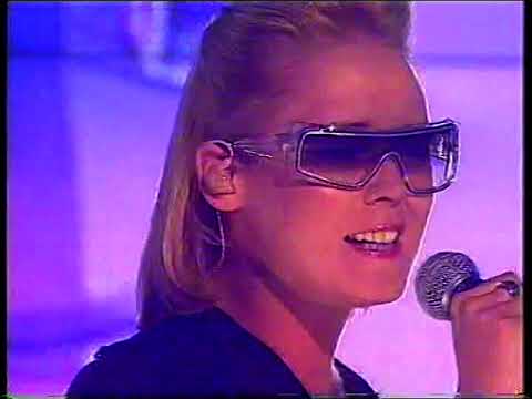 Roisin Murphy + Boris Dlugosch-Never Enough (on TotP) (2001)