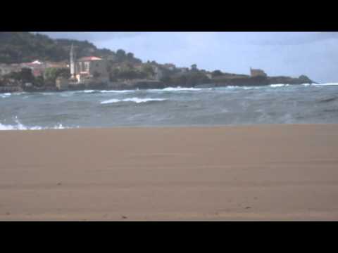 Poca playa restaba en Laida con marejada y luna grande con 4,12mts de pleamar