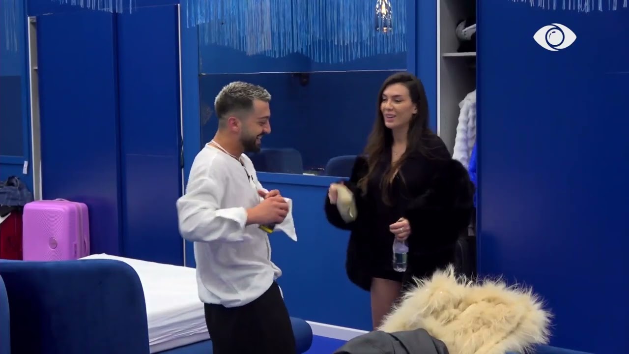 Momente gazmore mes Gjestit dhe Olës: M'i jep cigaret