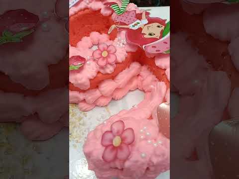 NUMBER SIX CAKE IDEAS STRAWBERRY THEMED CAKE #yoonascakes #numbersix #strawberrythemedcake