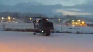 preview picture of video 'Westland Lynx Show and Landing at Bodø Airport'