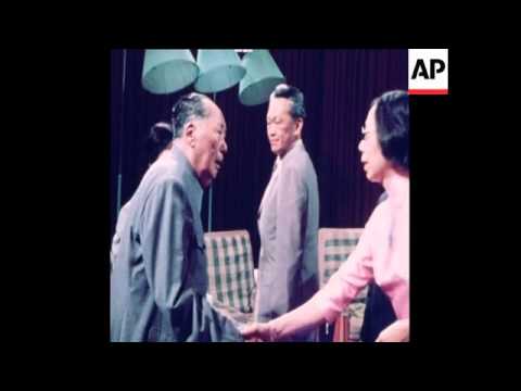 SYND 15 5 76 ARRIVAL IN PEKING OF SINGAPORE PREMIER LEE KWAN YEW