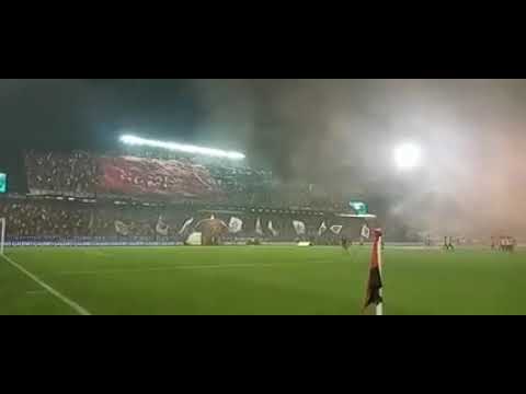 "recibimiento de la hinchada de Newell's vs river 20/02/2022" Barra: La Hinchada Más Popular • Club: Newell's Old Boys