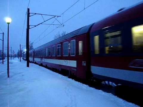 IR 1654 Vatra Dornei Bai h - Bucuresti Nord cu arc electric la pantograf, 05.02.2012