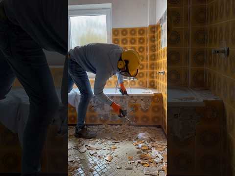 WIR RENOVIEREN DAS BADEZIMMER IN UNSEREM HAUS 😳🫢! TEIL 2 #renovation #haus #makeover #badezimmer