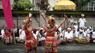 preview picture of video 'Barong Dance in Padangbai, Bali - 02/15/2014'